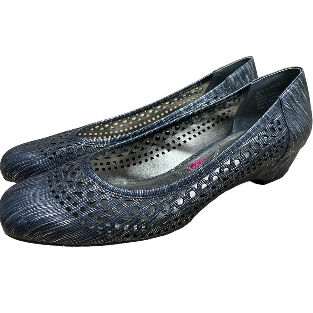 Ros Hommerson Tina Black Laser Stripe Slip On Heel Flat Loafers Size 8
